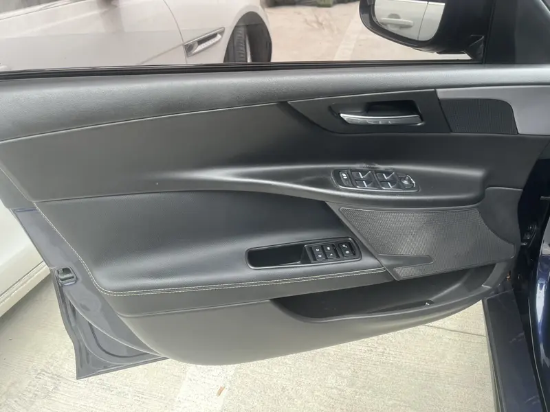 Jaguar XE — фото 13