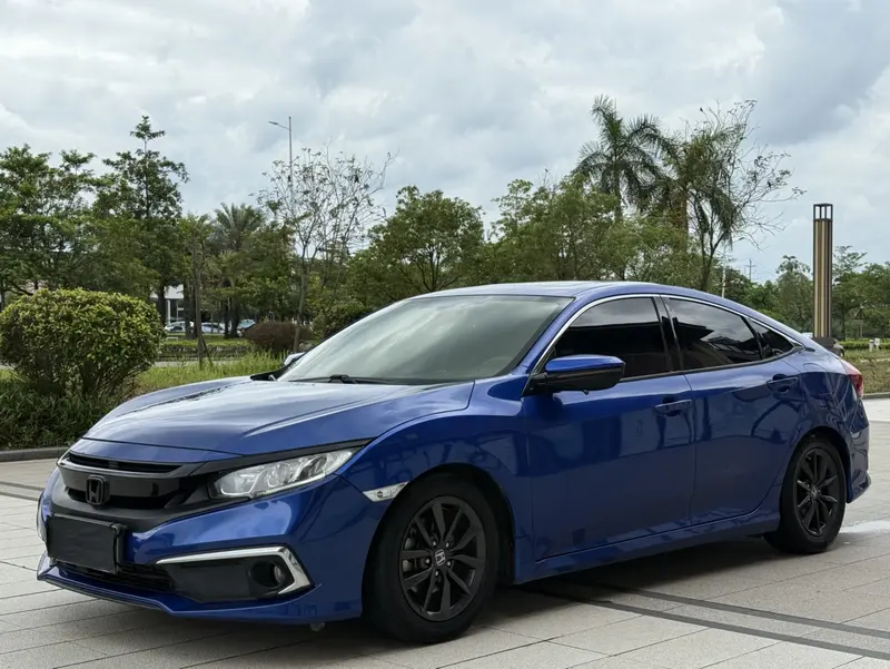 Honda Civic — фото 1