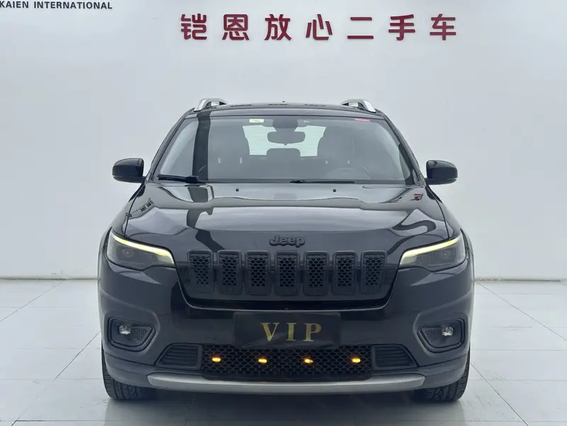 Jeep Cherokee — фото 2