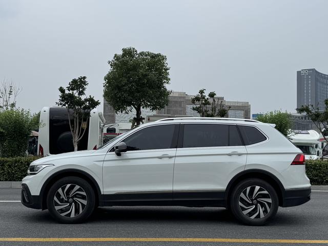 Volkswagen Tiguan L id 4392161 из Китая 14