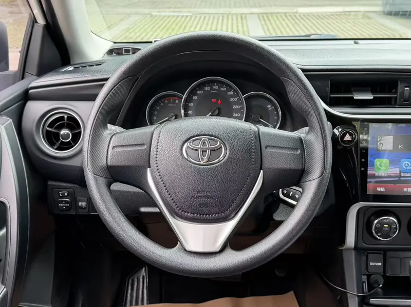 Toyota Corolla — фото 12