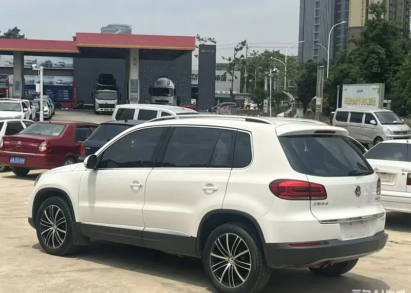 Volkswagen Tiguan — фото 4