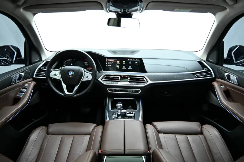 BMW X7 — фото 14