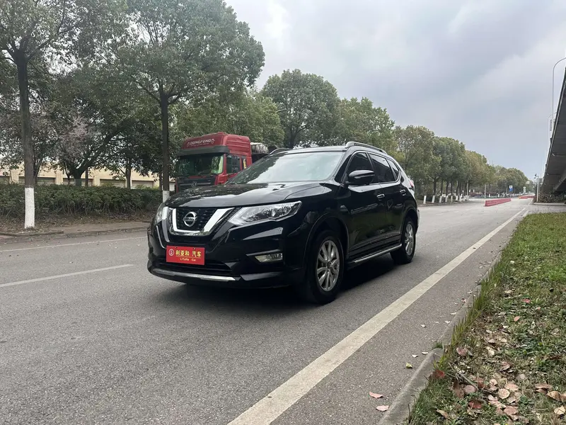 Nissan X-Trail — фото 1