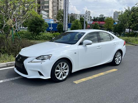 Lexus IS