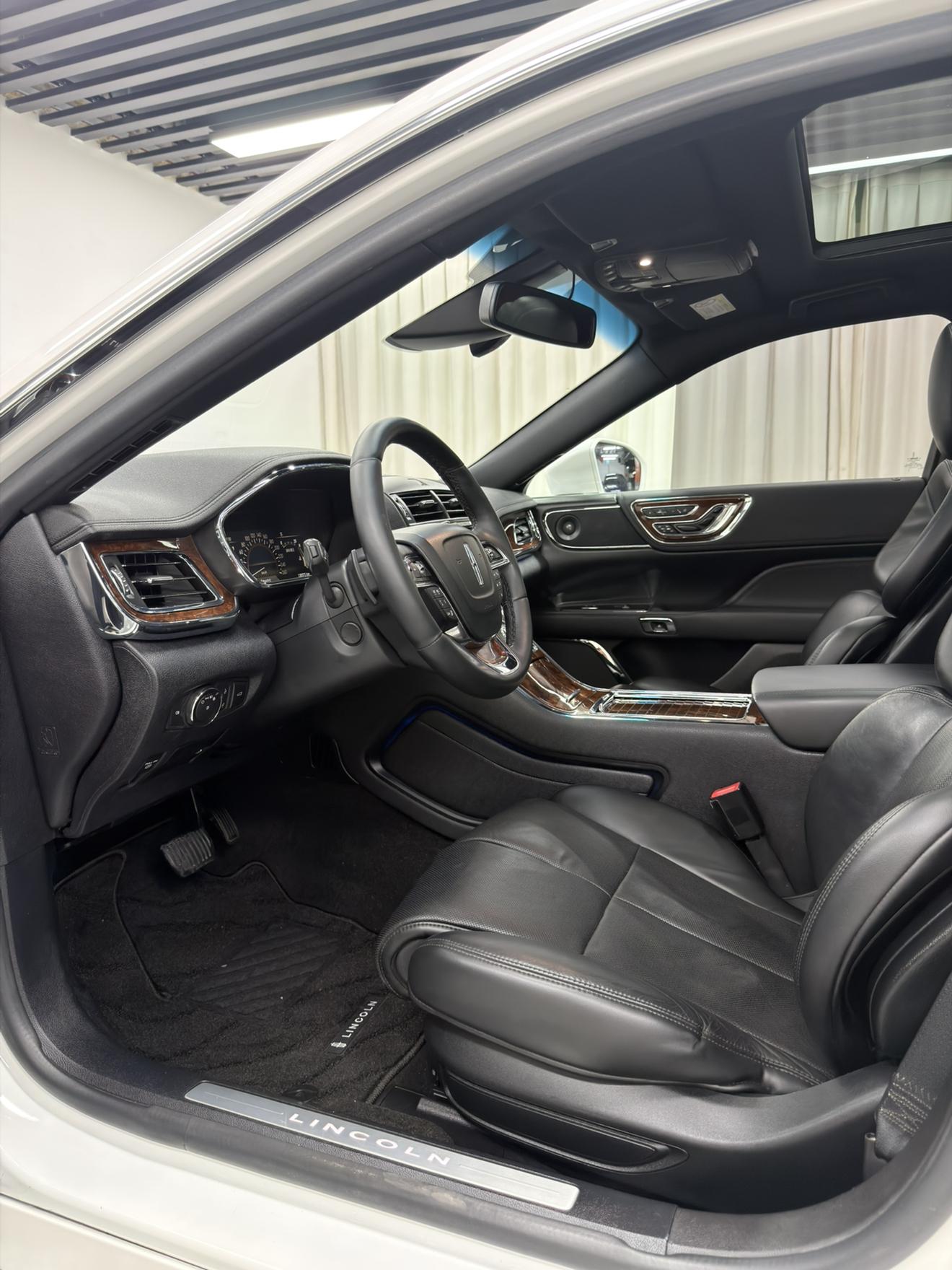 Lincoln Continental: фотография 19 из 27