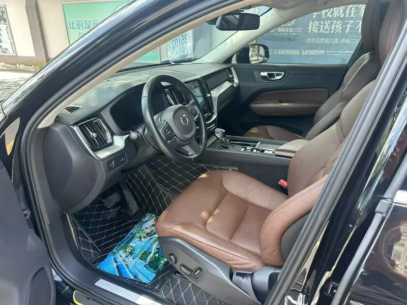 Volvo XC60 T5 полный привод V — фото 8
