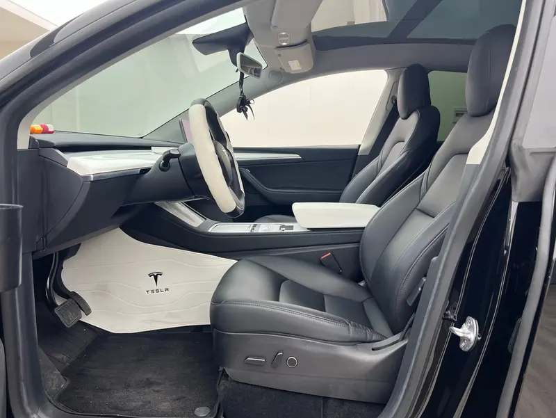 Tesla Model Y — фото 10