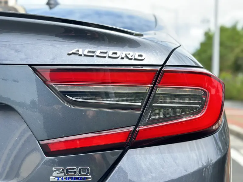 Honda Accord — фото 10