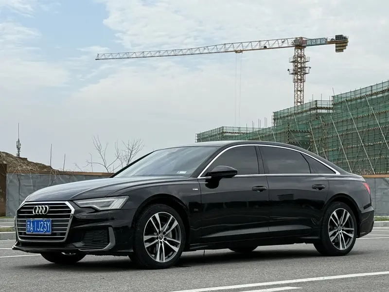 Audi A6L — фото 1