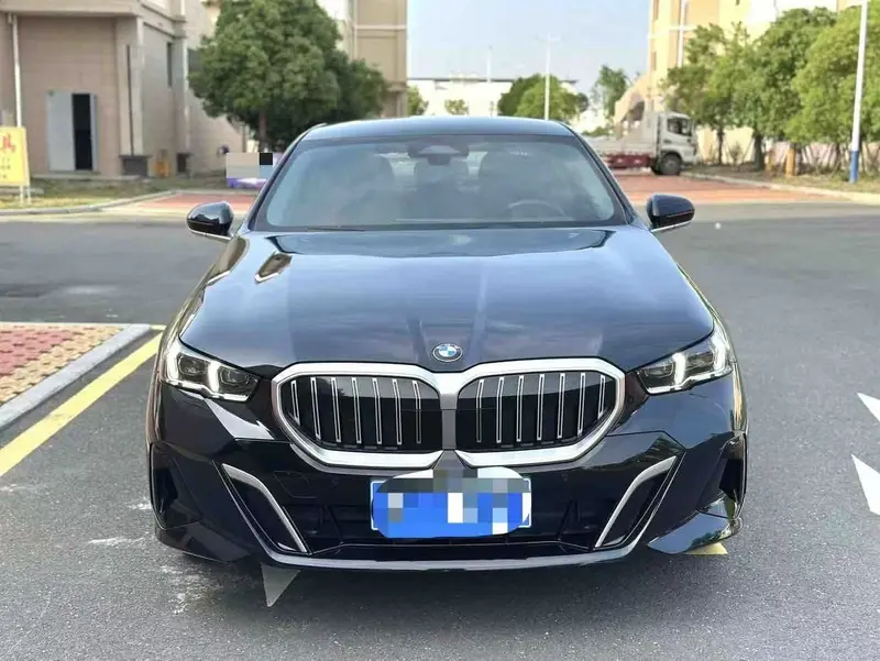 BMW 5 Series 525Li M спортпакет — фото 2