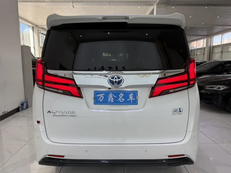 Toyota Alphard — фото 5