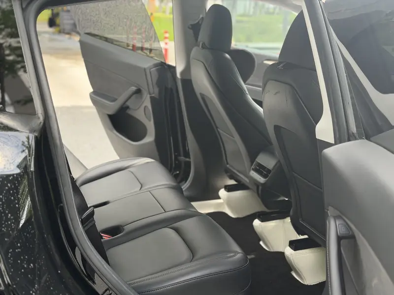 Tesla Model Y — фото 11