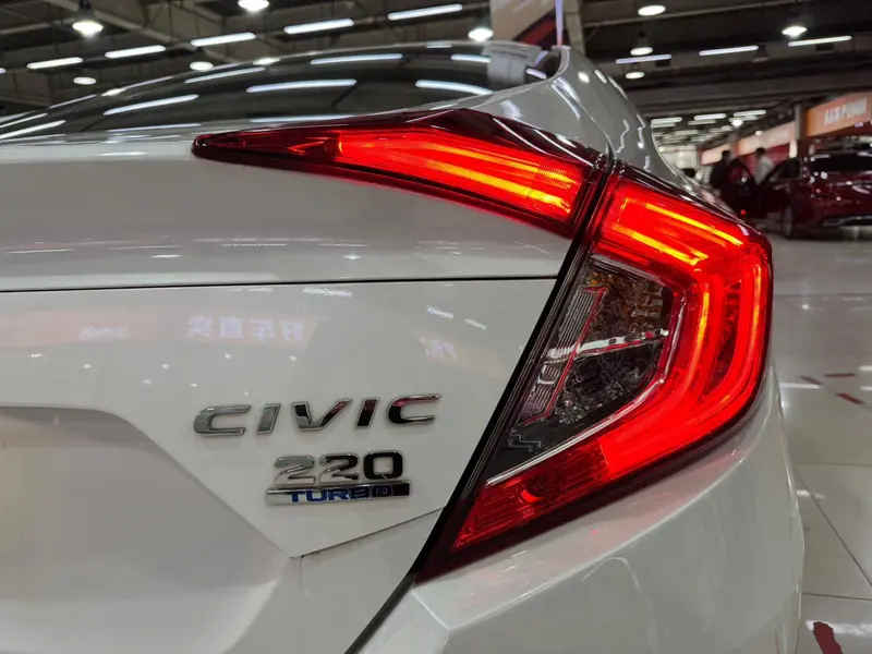 Honda Civic — фото 8