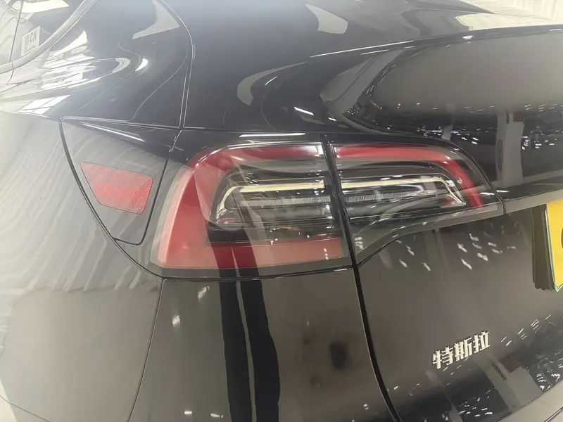 Tesla Model Y — фото 10
