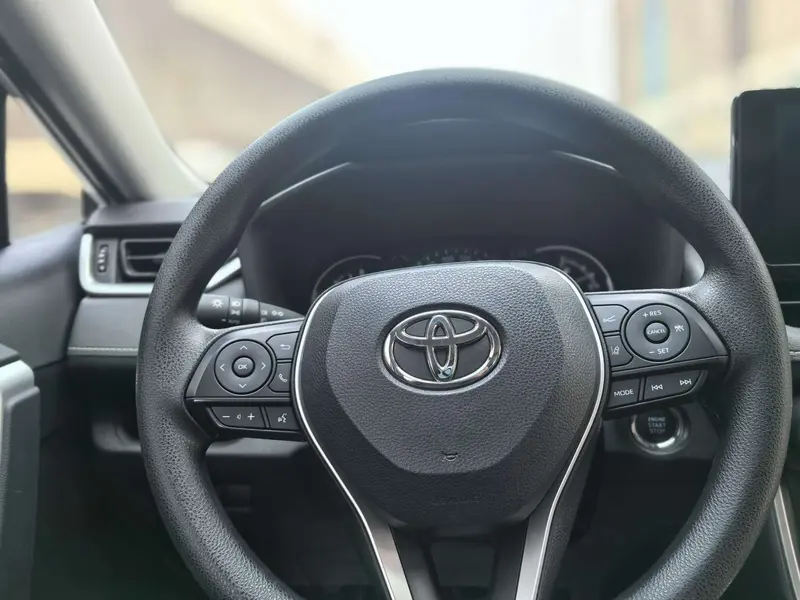 Toyota RAV4 — фото 11