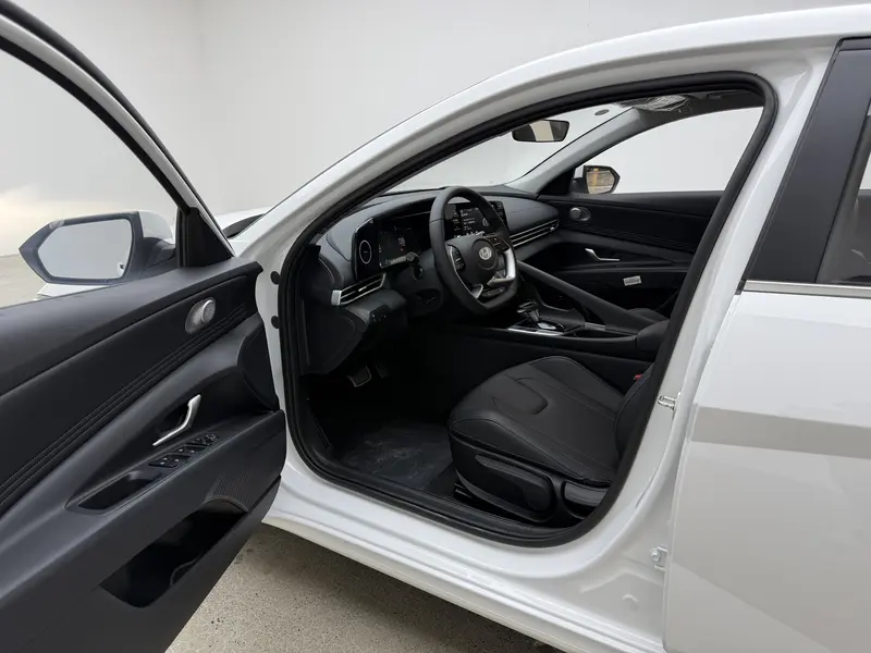 Hyundai Elantra — фото 17