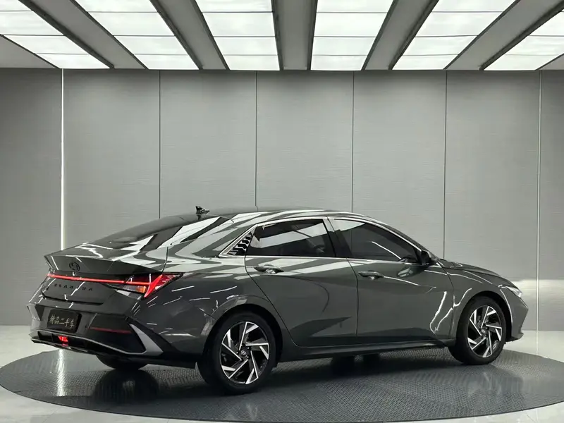 Hyundai Elantra — фото 6