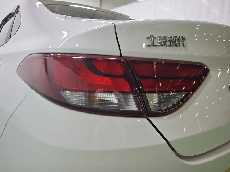 Hyundai Elantra — фото 10