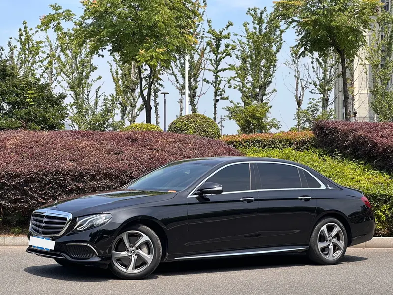 Mercedes-Benz E-Class — фото 1