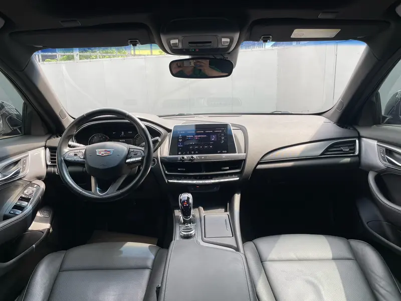 Cadillac CT5 — фото 11