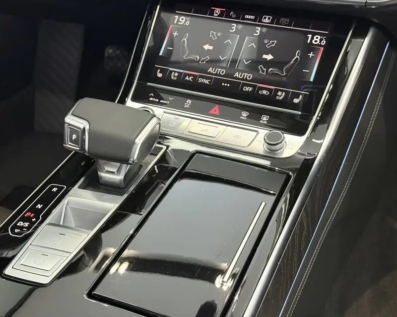 Audi A8 — фото 11