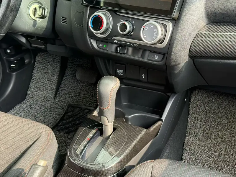 Honda Fit — фото 7
