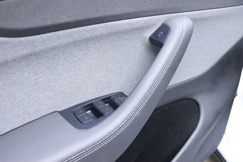 Tesla Model Y — фото 15