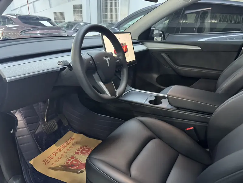 Tesla Model Y — фото 10