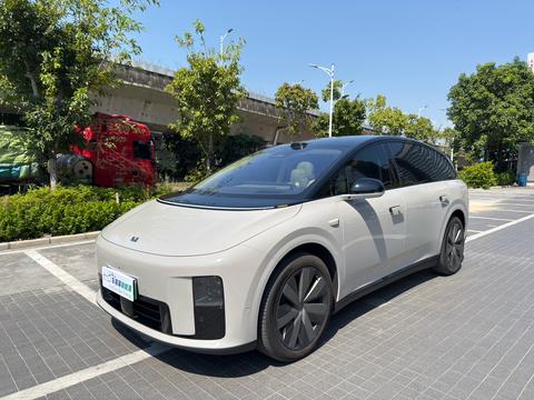 Li Auto i8