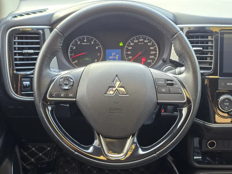 Mitsubishi Outlander — фото 10