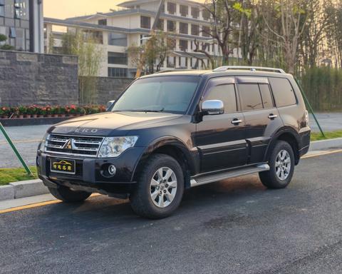 Mitsubishi Pajero (Import)