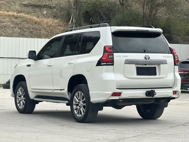 Toyota Prado — фото 4