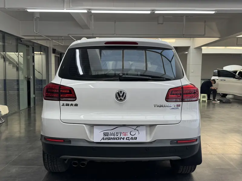 Volkswagen Tiguan — фото 6