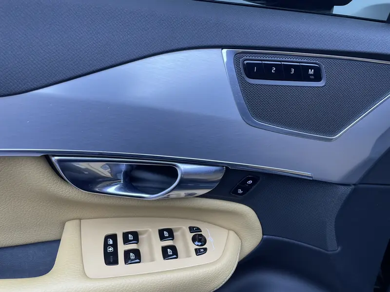 Volvo XC90 — фото 13