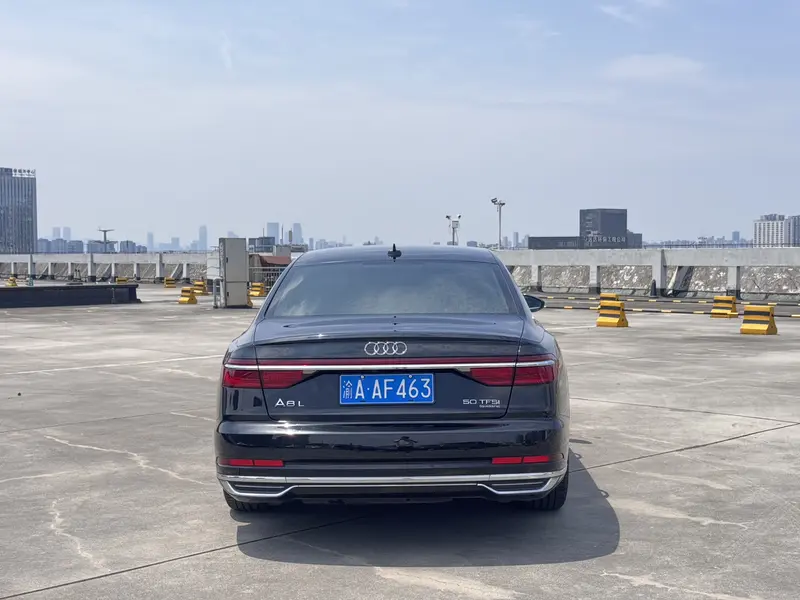 Audi A8 — фото 5