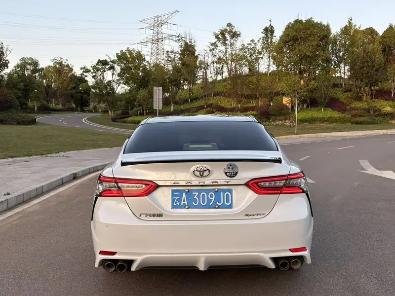 Toyota Camry — фото 5