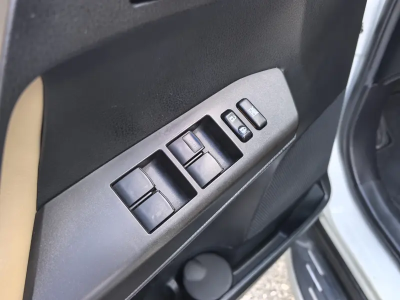 Toyota RAV4 — фото 15