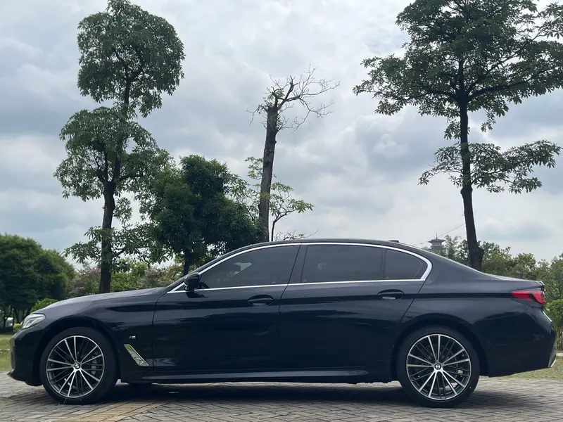 BMW 5 Series — фото 4
