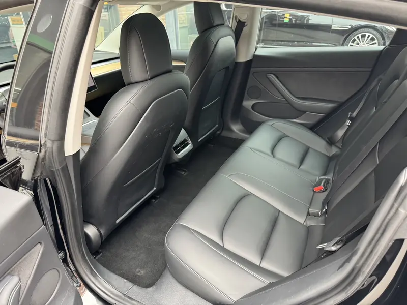Tesla Model 3 RWD — фото 12