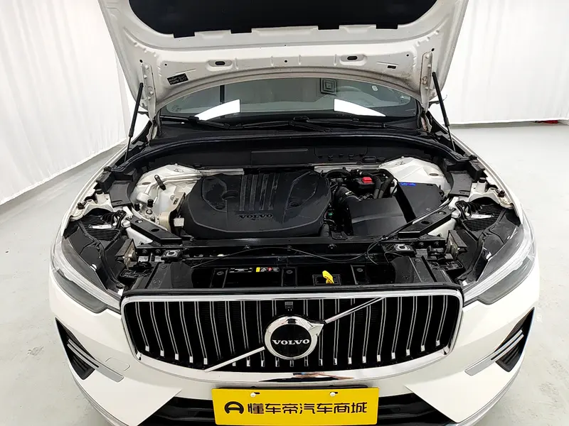 Volvo XC60 — фото 12