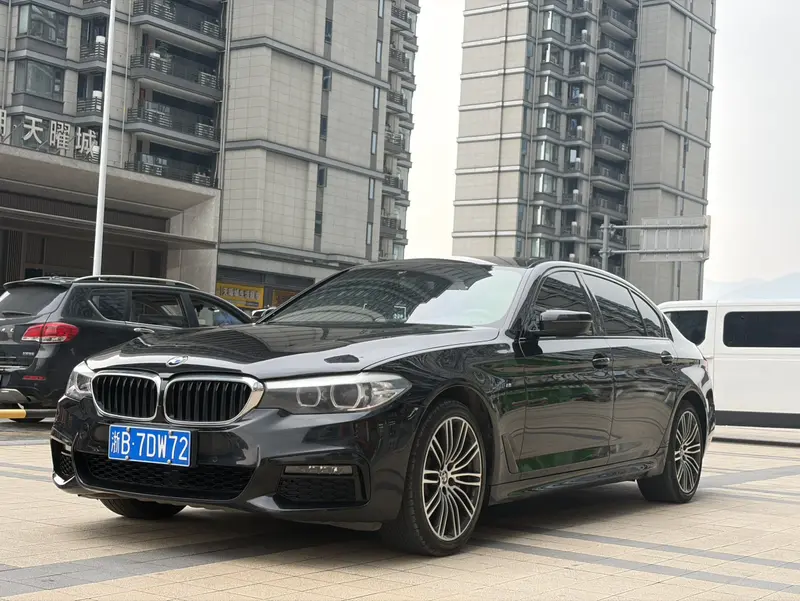 BMW 5 Series — фото 1