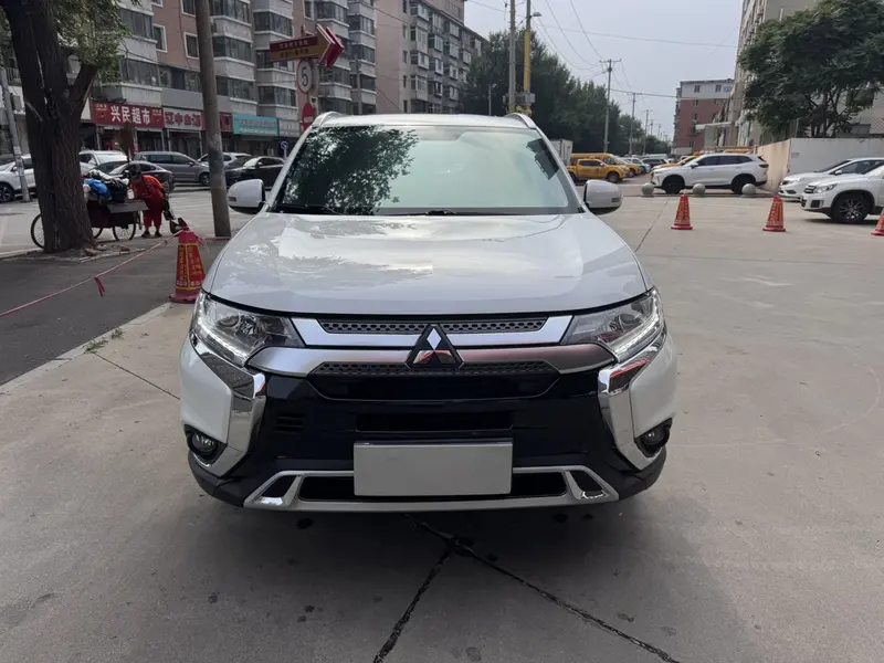 Mitsubishi Outlander — фото 2