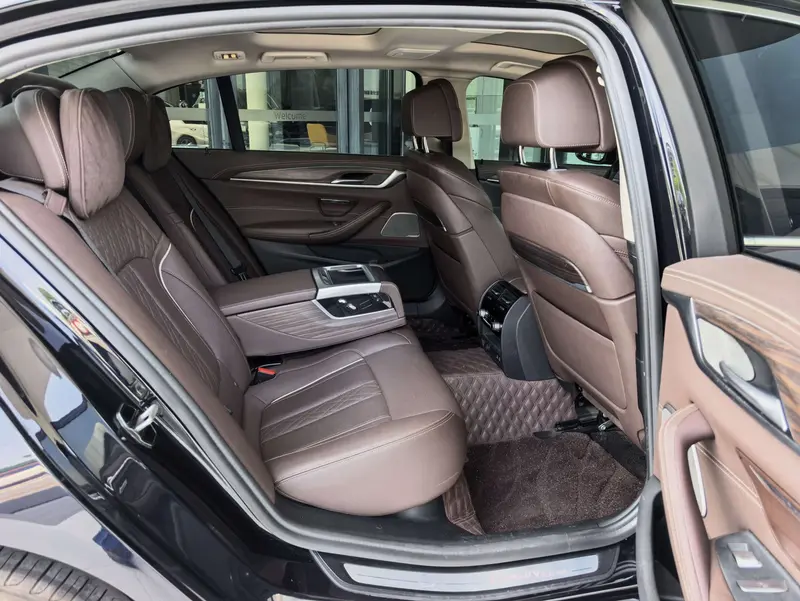 BMW 5 Series — фото 14