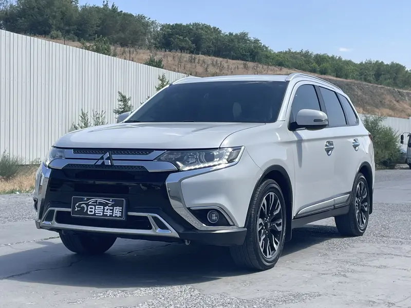 Mitsubishi Outlander 2.0 L 2 WD 5