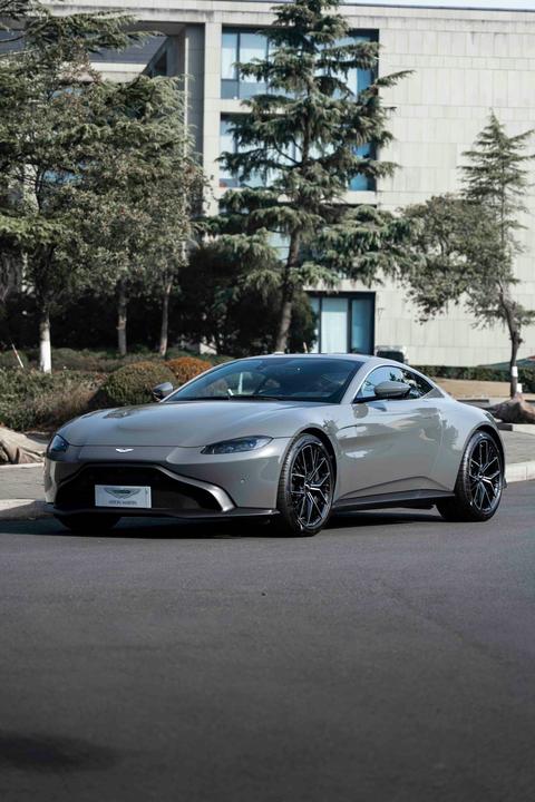 Aston Martin Vantage
