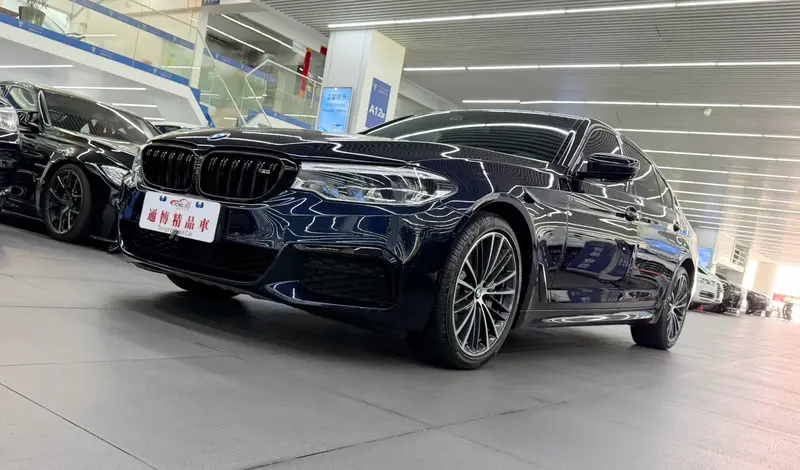 BMW 5 Series — фото 1