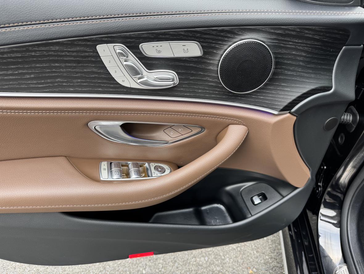 Mercedes-Benz E-Class: фотография 15 из 21