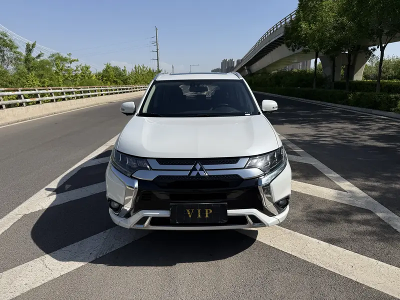 Mitsubishi Outlander — фото 2