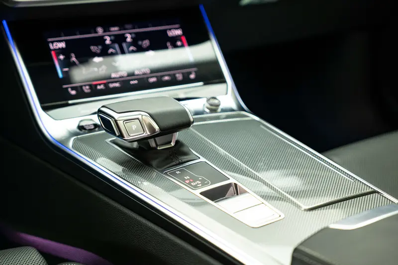 Audi A6L — фото 10